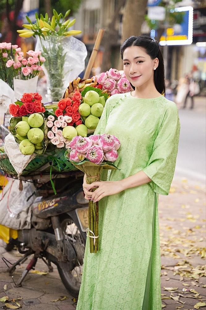 Hòa Minzy làm mẹ đơn thân: Chăm con khéo, vướng tin đồn hẹn hò cầu thủ-7