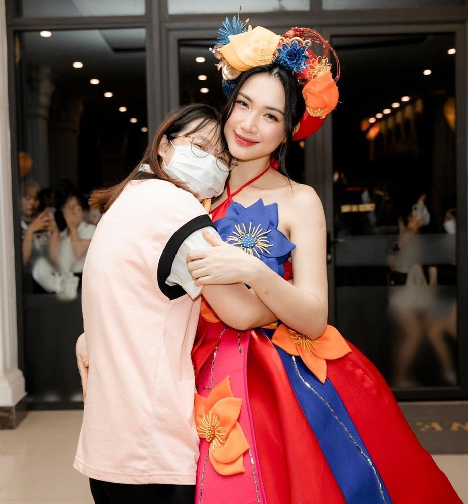 Hòa Minzy làm mẹ đơn thân: Chăm con khéo, vướng tin đồn hẹn hò cầu thủ-11