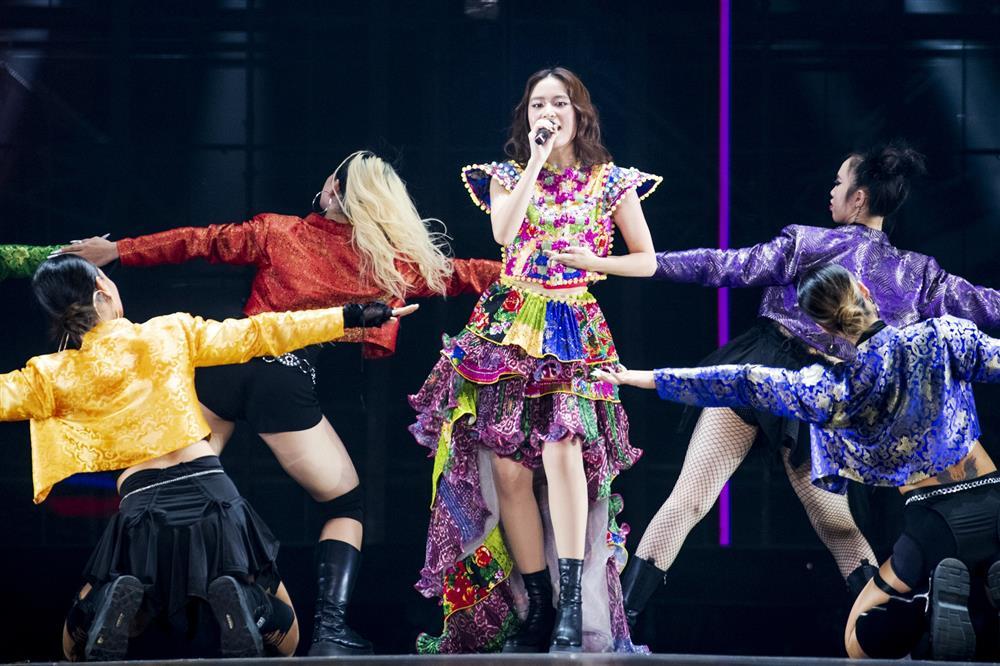 Câu trả lời của Hoàng Thùy Linh-1