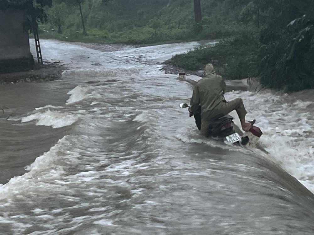 Nam sinh ở Thanh Hóa tắm gần đập tràn bị lũ cuốn trôi-1