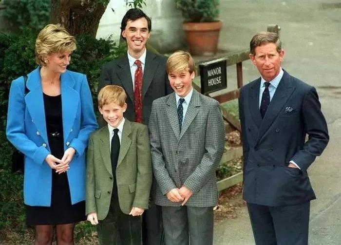Vương phi Kate bỏ lỡ sự kiện quan trọng của chồng ở Singapore, hé lộ về tương lai của con trai cả George-2