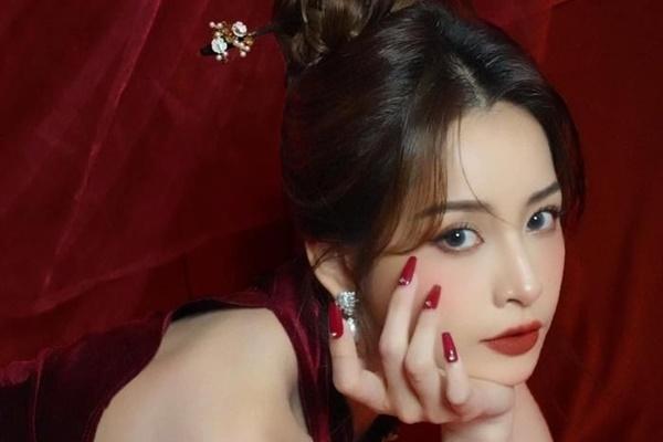 Chi Pu mở quán phở ở Thượng Hải, tự bưng bê, giá cả thế nào mà gây tranh cãi?-6