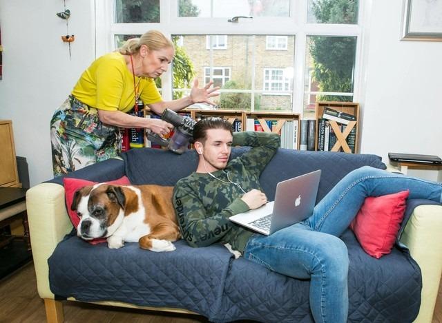 Chuyện lạ: Bố mẹ phải đâm đơn kiện con ra tòa vì lớn rồi vẫn ăn bám, không chịu tự lập-3