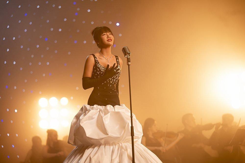 Văn Mai Hương lột xác sau 13 năm vào showbiz, tự tin đọ sắc ngọc nữ điện ảnh-5