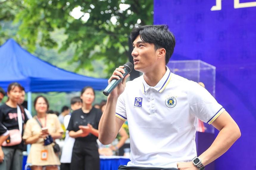 Thủ môn Hà Nội FC bị nhầm thành bạn trai của thành viên nhóm nhạc BlackPink-8