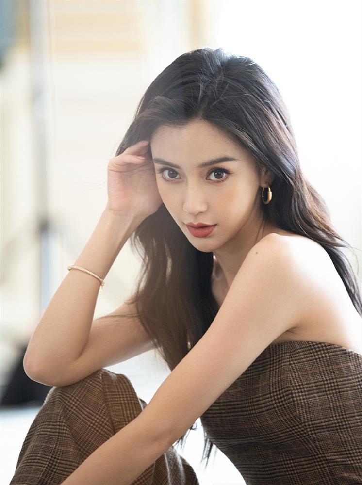 Rộ tin Angelababy bị Đài truyền hình trung ương cấm sóng vì xem Lisa biểu biễn-2