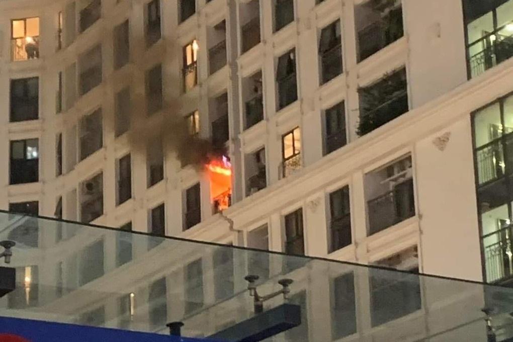 Giải cứu 4 người mắc kẹt trong nhà ống cháy lớn ở Hải Phòng-2