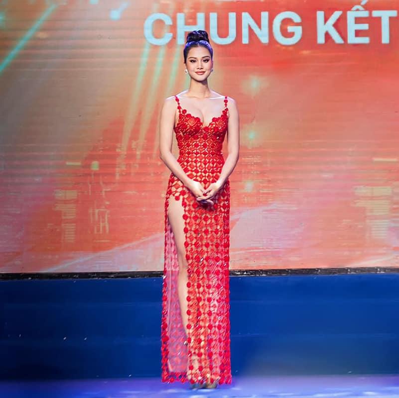 Mỹ nữ chăn trâu Hương Ly mê đồ cắt xẻ, có lần lao đao vì chiếc đầm xuyên thấu-8