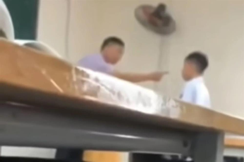 Hà Nội: Công an vào cuộc giữa đêm vụ thầy giáo chỉ tay thóa mạ học trò-1