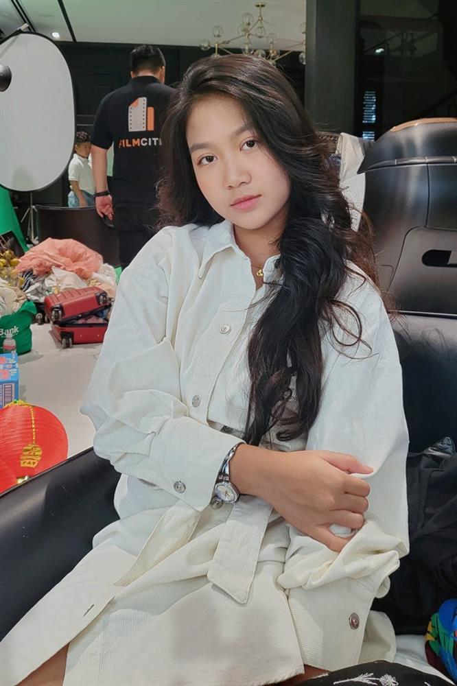 Con gái Mạnh Trường 15 tuổi đã cao vượt mẹ, bố tiết lộ 1 sở thích giúp tăng chiều cao tốt-2