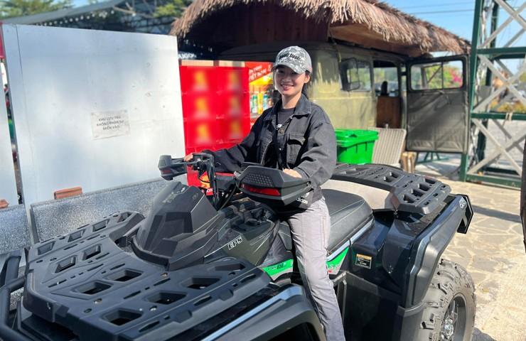 Vợ xinh đẹp kém hàng chục tuổi khiến Tiết Cương, Ngọc Thuận mê mẩn không rời-7