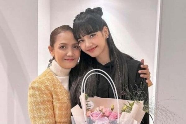 Clip gần 1 triệu view: Lisa từ chối ký tặng fan khi thấy ảnh Rosé?-6