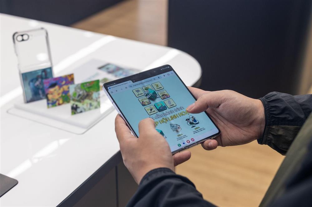 Người trẻ thích thú với cuộc thi của Samsung ở các Cửa hàng trải nghiệm-2