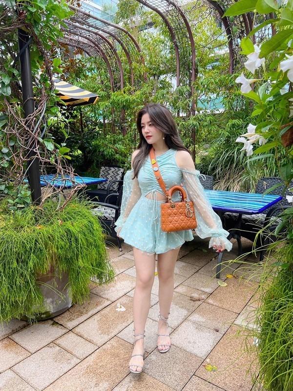 Phong cách đậm mùi tiền sang chảnh của em chồng Đông Nhi-5