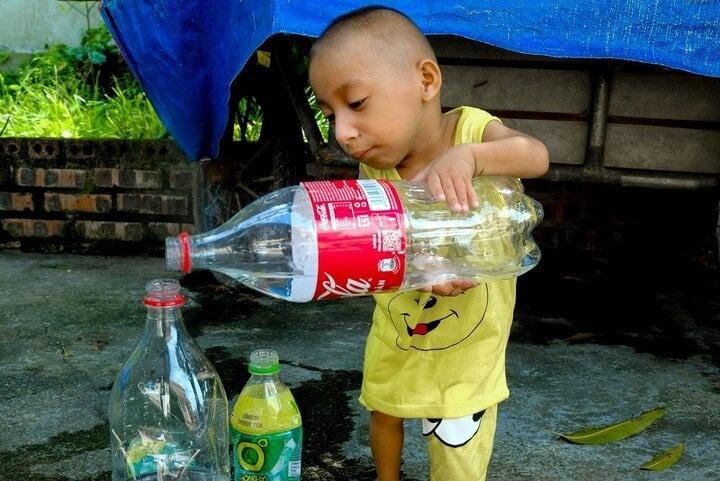 Xót xa gia cảnh hai anh em bị hội chứng người lùn đầu chim ở Thái Bình-3