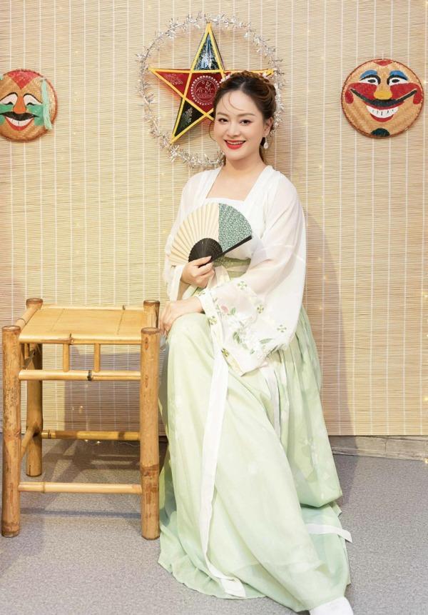 Lan Phương mang bầu lần 2: Nhan sắc xinh đẹp, được chồng Tây yêu chiều-1