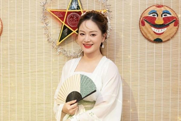 Sao Việt yêu không vội cưới: Lan Phương và chồng Tây không hào hứng một hôn lễ rườm rà-7