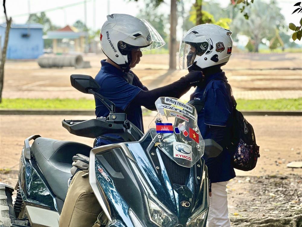 Chàng trai TP.HCM đưa mẹ đi phượt 1.000km, đến Campuchia bằng xe máy-2