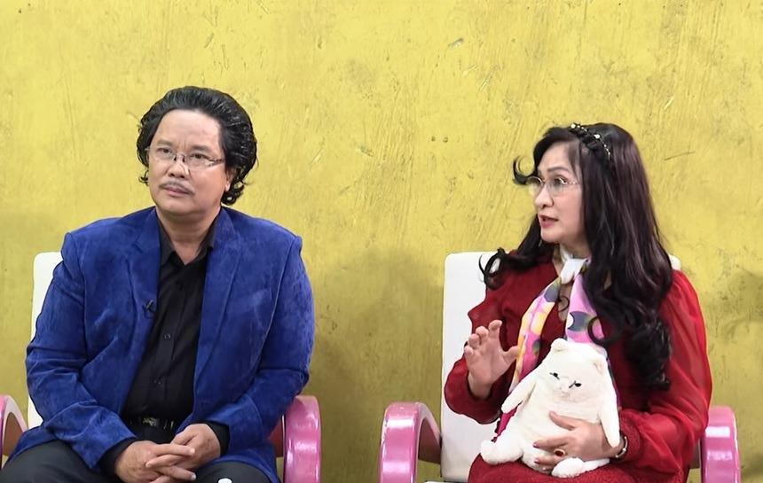 Chuyện tình diễn viên Công Hậu và phù thủy lồng tiếng: Chia nhau ly sữa, hôn nhau dưới mưa-1