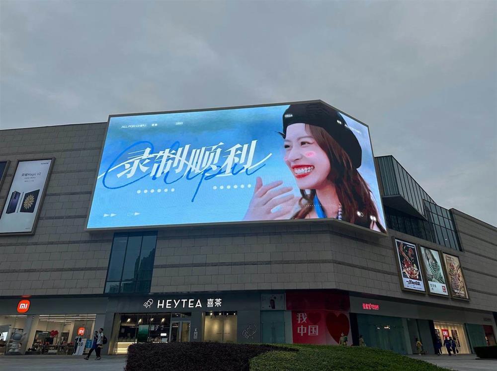 Chi Pu mở quán phở ở Thượng Hải, tự bưng bê, giá cả thế nào mà gây tranh cãi?-2