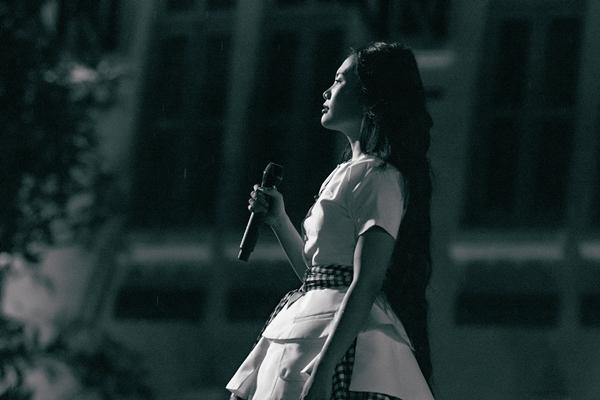 Phương Mỹ Chi: Mong mọi người đừng so sánh tôi với chị Hoàng Thùy Linh-10