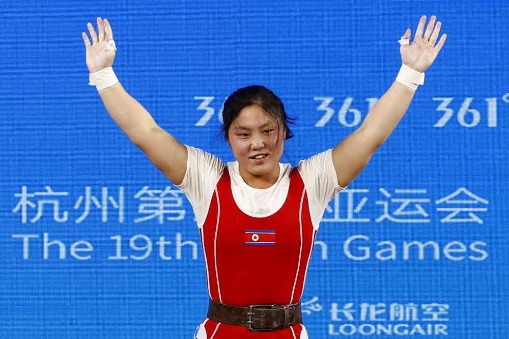 Nữ VĐV 20 tuổi phá 11 kỷ lục, bật khóc trên bục nhận HCV ASIAD 19-4