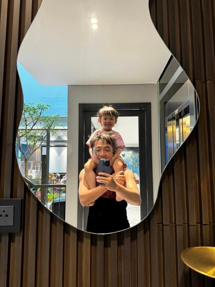 Cường Đô La bất chấp hình ảnh, làm trò cho con gái vui-3