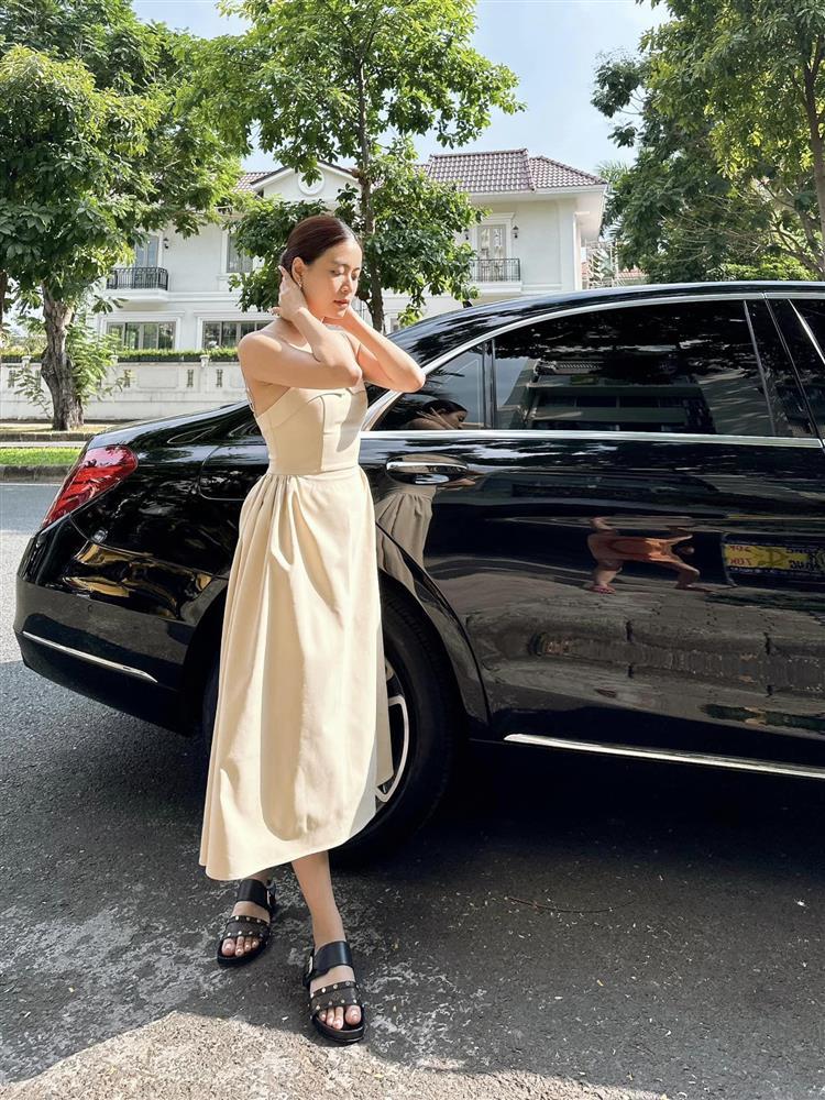 Hoàng Thùy Linh đẹp nức nở nhưng vẫn lộ rõ khuyết điểm dáng khó cải thiện vì kiểu đồ này-5