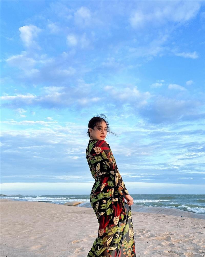 Hoàng Thùy Linh đẹp nức nở nhưng vẫn lộ rõ khuyết điểm dáng khó cải thiện vì kiểu đồ này-6