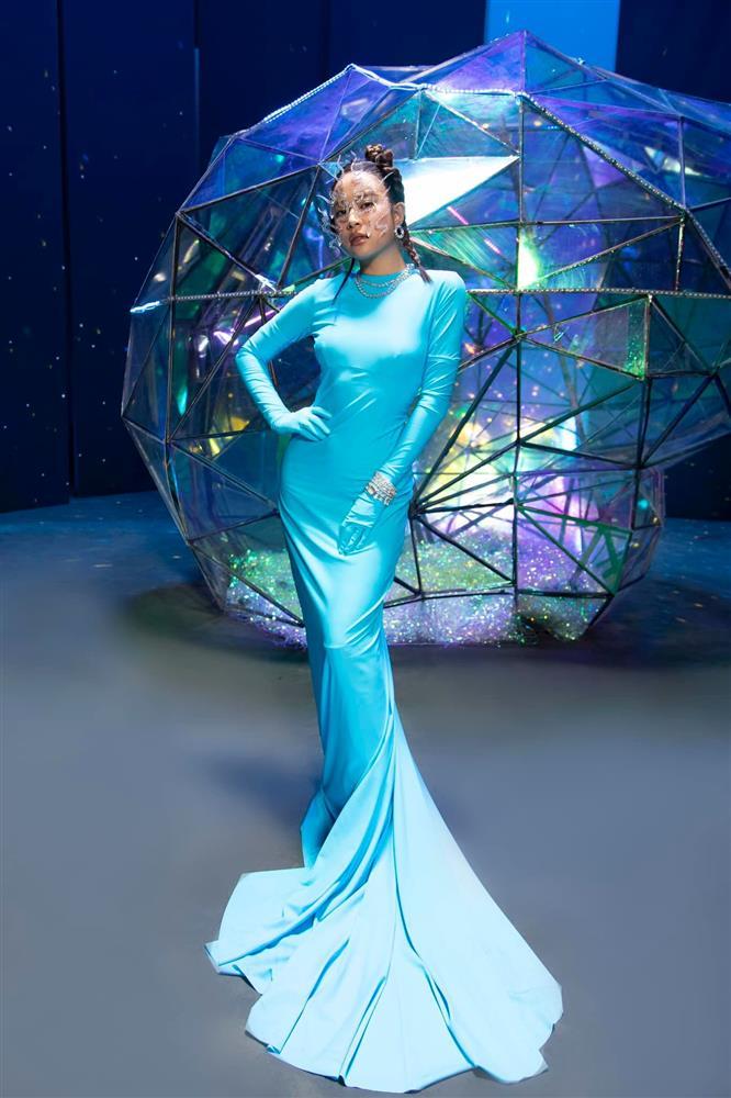 Hoàng Thùy Linh đẹp nức nở nhưng vẫn lộ rõ khuyết điểm dáng khó cải thiện vì kiểu đồ này-8