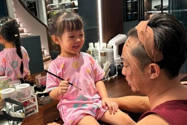 Cường Đô La trổ tài nấu ăn, cùng con gái kiếm thêm thu nhập-3