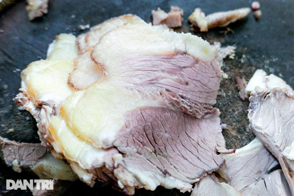 Cô gái 23 tuổi nối nghiệp mẹ nấu phở gia truyền, ngày bán 400 bát-3