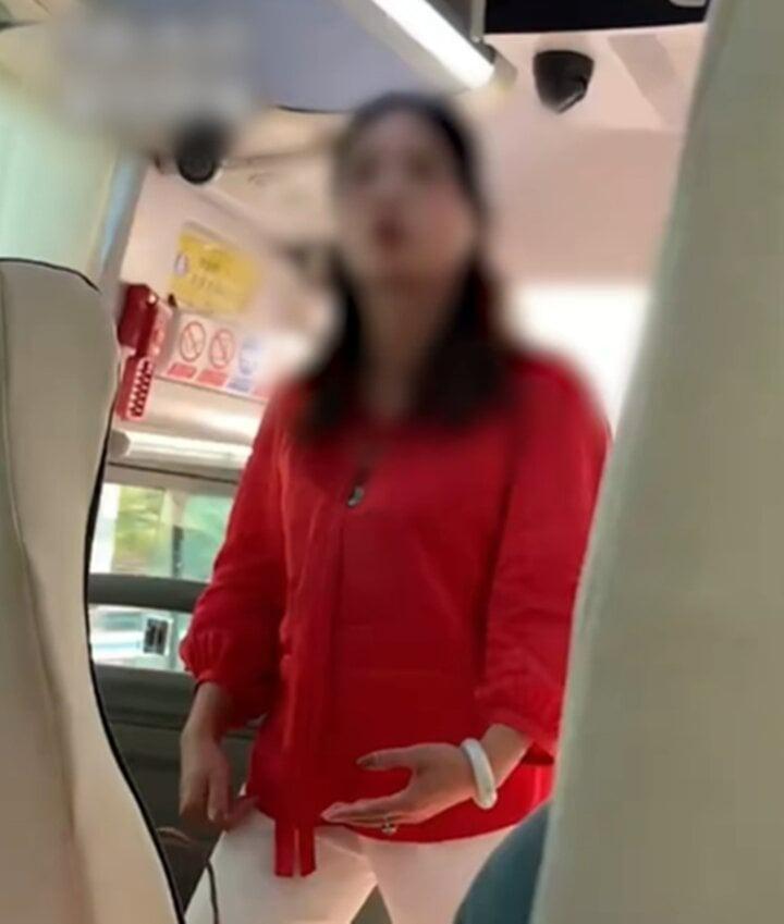 Không chịu mua sắm, khách du lịch bị hướng dẫn viên mắng chửi thậm tệ-1