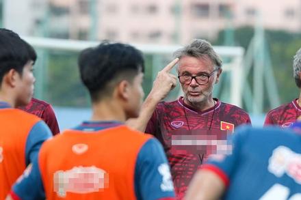 Tuyển Việt Nam: Những toan tính dùng người trẻ của HLV Troussier