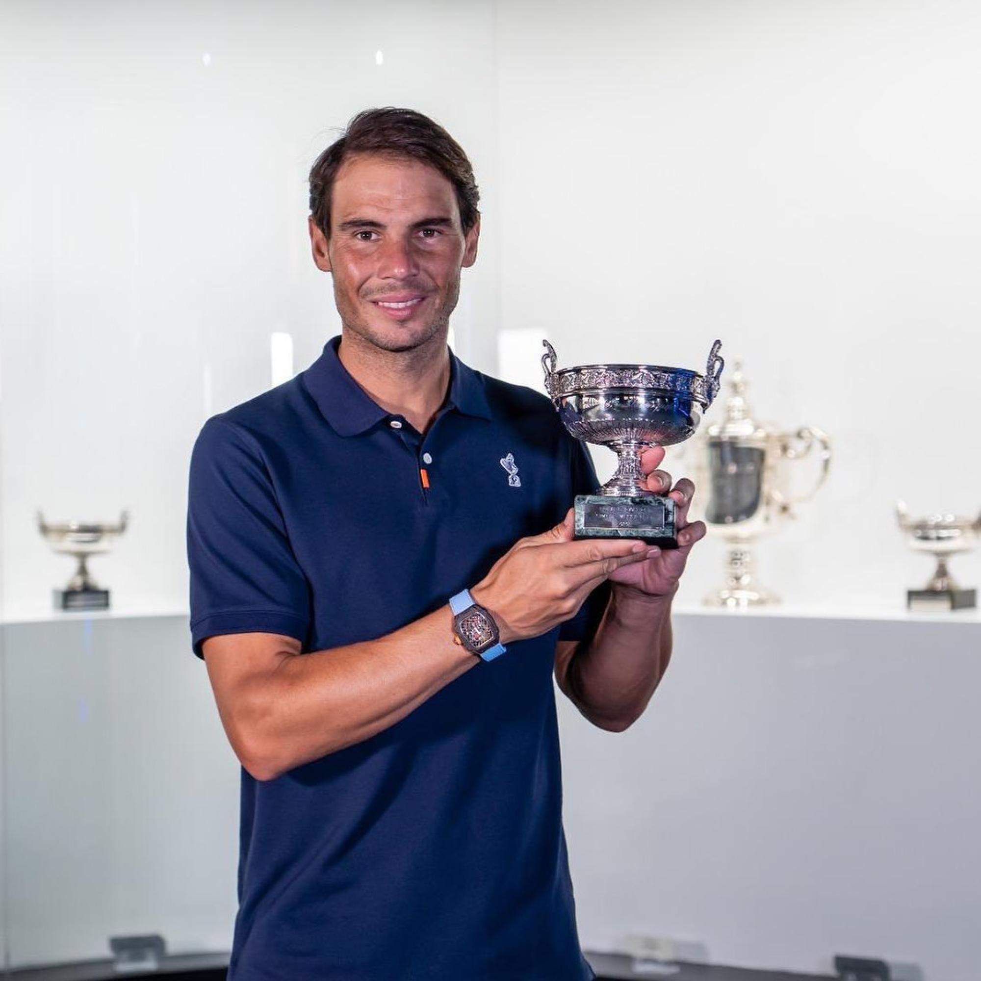 Đồng hồ xuyên thấu giá tới 2 triệu USD và sự xa xỉ của các siêu sao-1