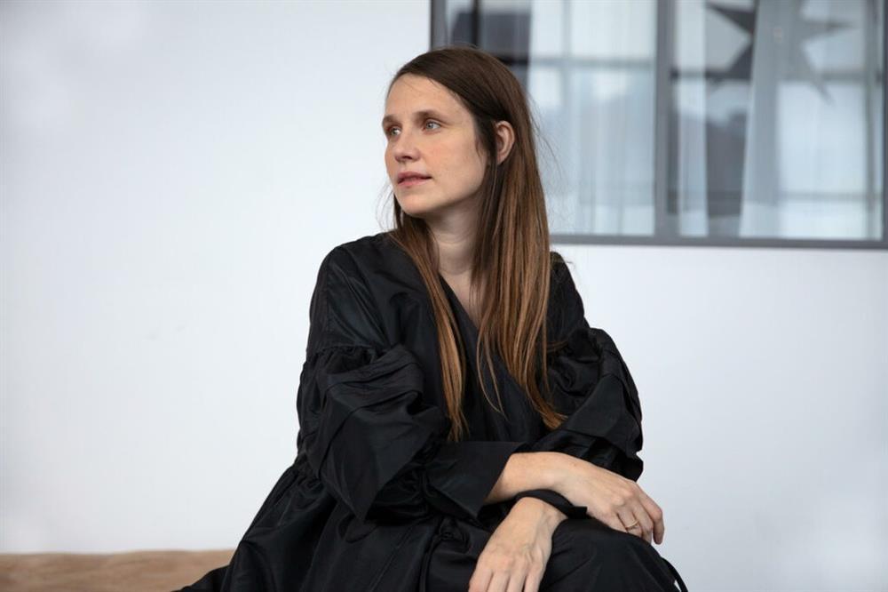 Đôi giày đẹp nhất thế giới năm 2023, có giá bán lại 11 triệu đồng-2