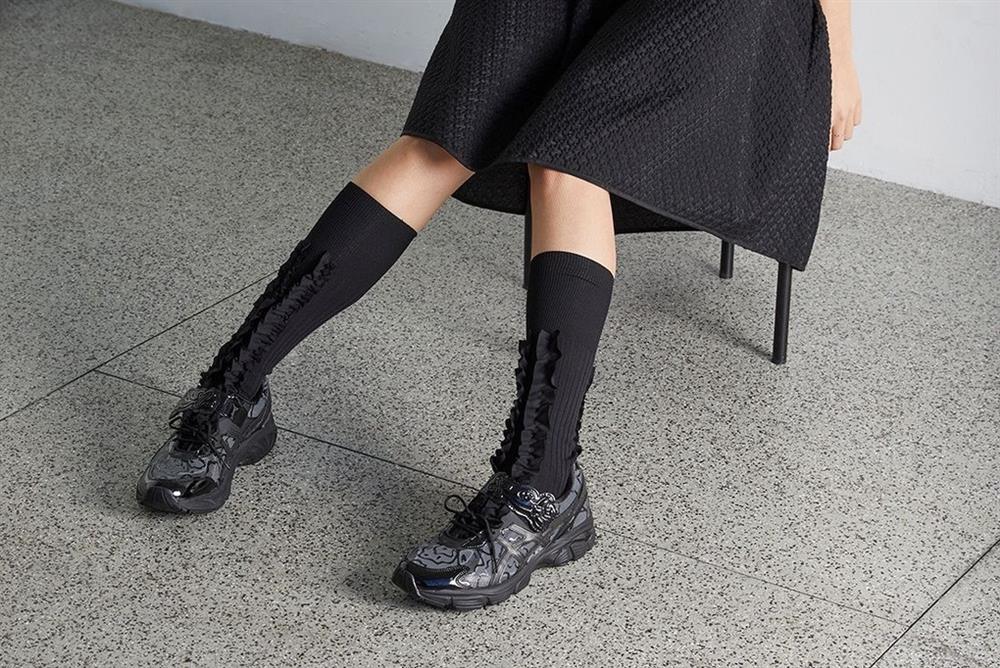 Đôi giày đẹp nhất thế giới năm 2023, có giá bán lại 11 triệu đồng-6