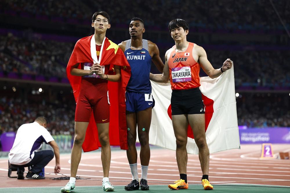 Hai VĐV cùng nhận HCV chạy 110m rào ASIAD 19-2