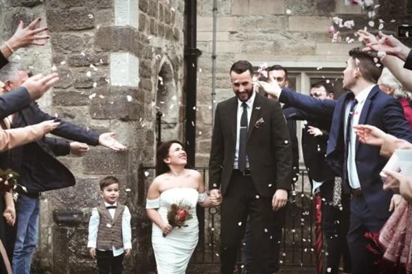 Anh trai chồng biến nhà của chúng tôi thành nơi hẹn hò, say xỉn-2