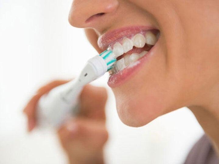 Phun môi có được đánh răng?-2