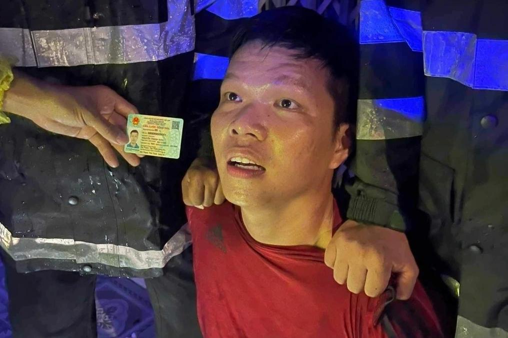 Khoảnh khắc công an bắt đối tượng bắt cóc bé gái đòi 2 tỷ-1