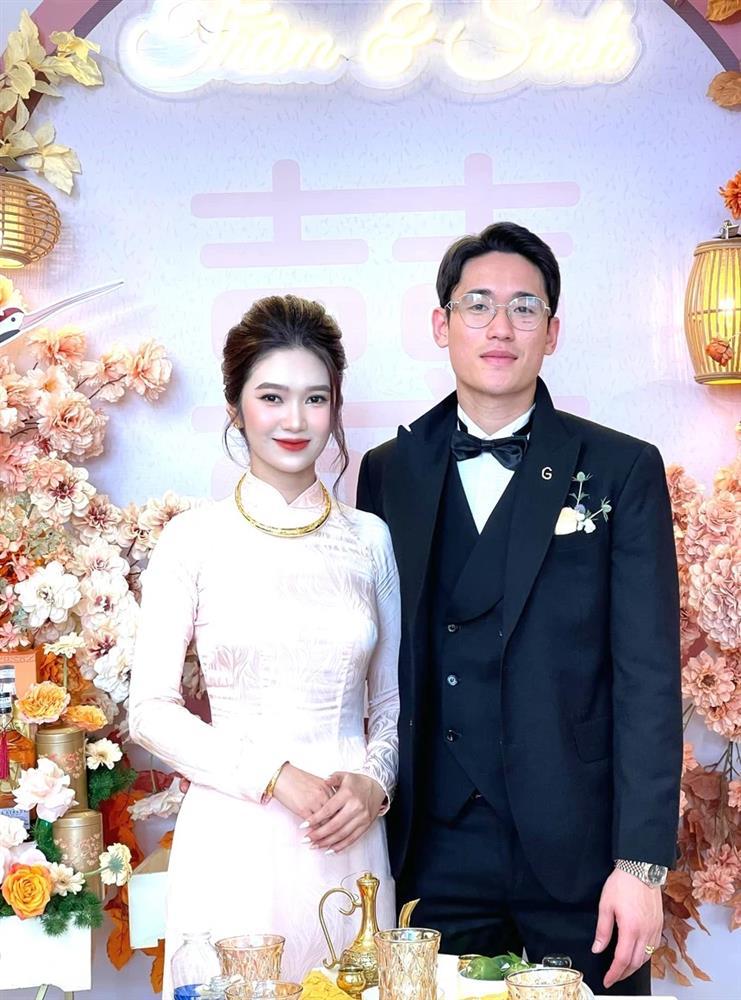 Bùi Tiến Dũng chào mừng cựu trung vệ U23 Việt Nam gia nhập FC có vợ-1