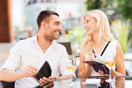 Báo cảnh sát vì bạn gái không chịu chia tiền bữa ăn khi hẹn hò