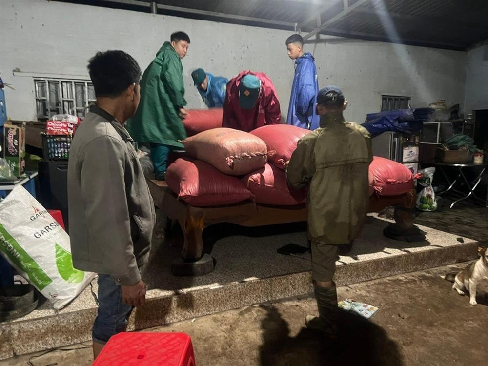 Lũ tràn về trong đêm khiến nhiều nơi ở Bình Phước bị ngập sâu-3