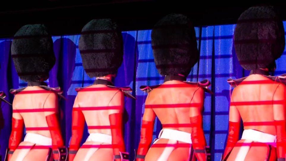 Báo Trung so sánh nơi Lisa diễn thoát y với sex show ở Thái Lan-2