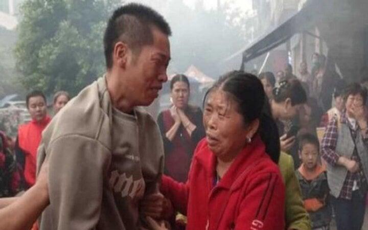 Bị bắt cóc lúc 6 tuổi, người đàn ông khóc nấc khi ăn cơm mẹ nấu sau 37 năm-2