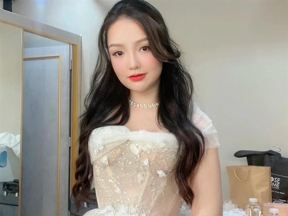 Gặp sự cố bất ngờ, cô gái một tay xinh đẹp ở Hà Nội tìm được chồng như ý-1