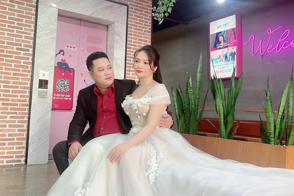 Gặp sự cố bất ngờ, cô gái một tay xinh đẹp ở Hà Nội tìm được chồng như ý-3