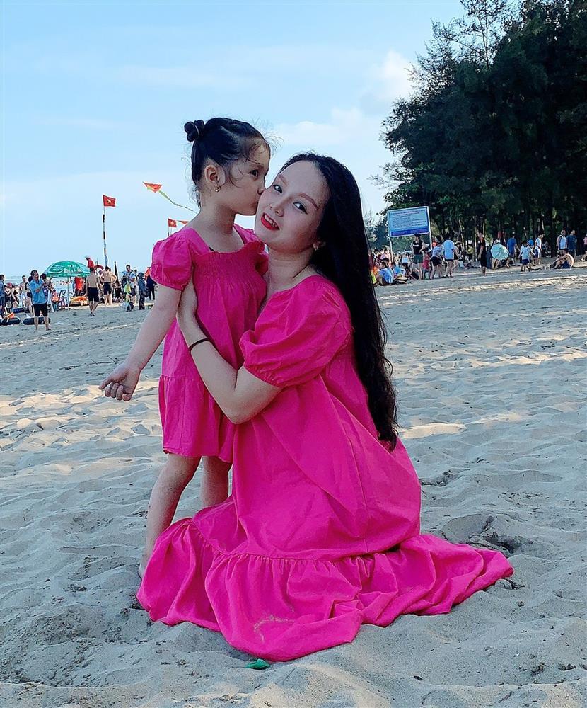 Gặp sự cố bất ngờ, cô gái một tay xinh đẹp ở Hà Nội tìm được chồng như ý-5