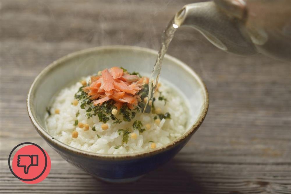 Ngoài thói quen ăn uống, một hành động làm mỗi ngày hỗ trợ chị em siết cơ bụng thon gọn-3